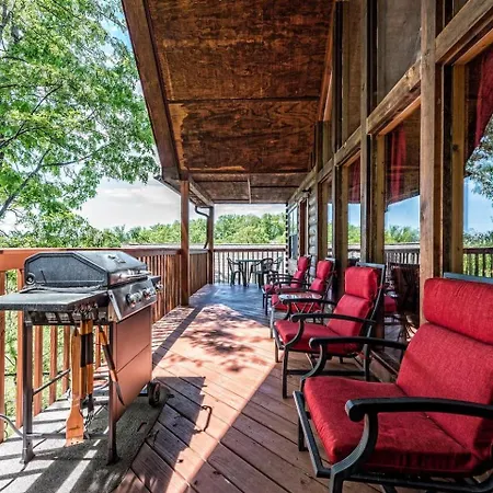 Smoky Mtn Lux Cabin Hot Tub, Pool, Views!